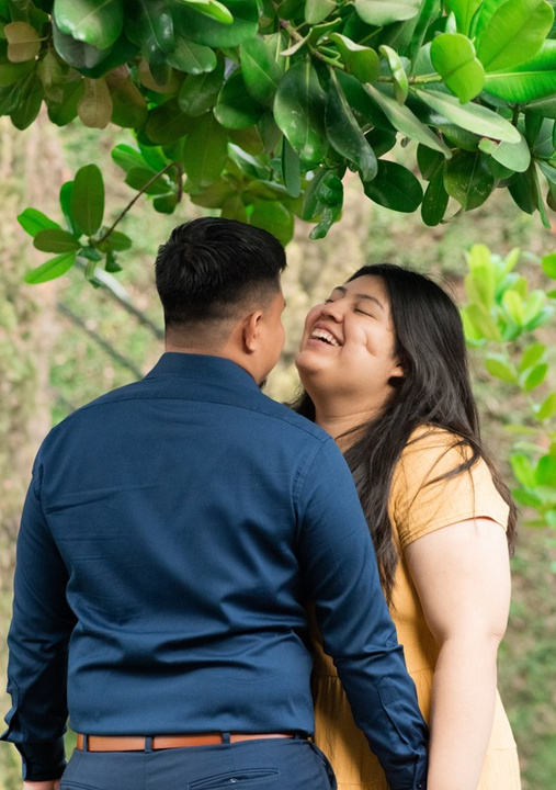 Marco y Sarid caminando juntos