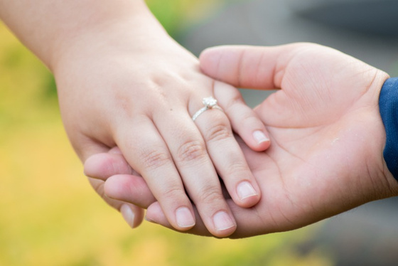 Detalle del anillo de compromiso